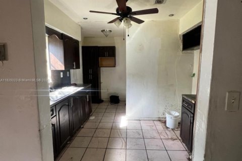 House in Miami Gardens, Florida 4 bedrooms, 109.25 sq.m. № 1921048 - photo 14