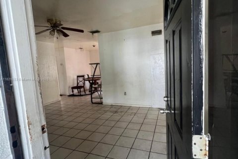 House in Miami Gardens, Florida 4 bedrooms, 109.25 sq.m. № 1921048 - photo 17