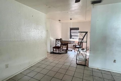 House in Miami Gardens, Florida 4 bedrooms, 109.25 sq.m. № 1921048 - photo 15