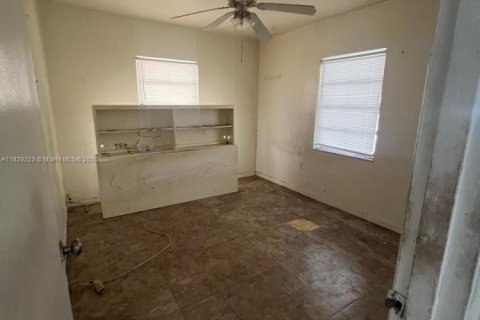 House in Miami Gardens, Florida 4 bedrooms, 109.25 sq.m. № 1921048 - photo 11