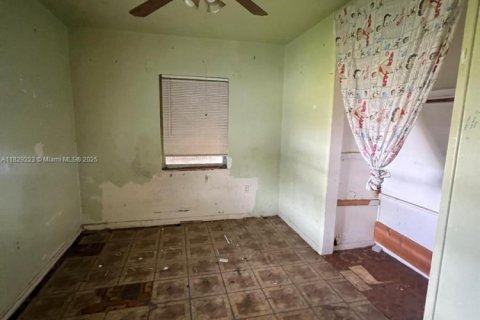House in Miami Gardens, Florida 4 bedrooms, 109.25 sq.m. № 1921048 - photo 6