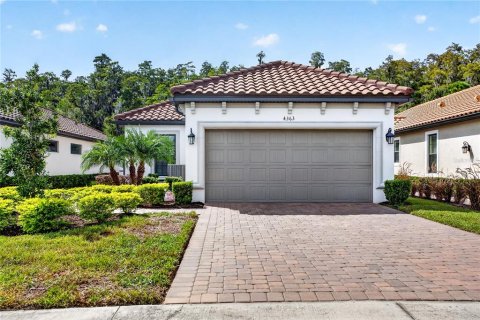 House in Wesley Chapel, Florida 2 bedrooms, 157.38 sq.m. № 2403418