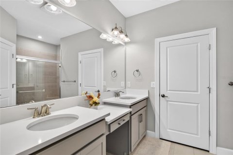 House in Wesley Chapel, Florida 2 bedrooms, 157.38 sq.m. № 2403418 - photo 13