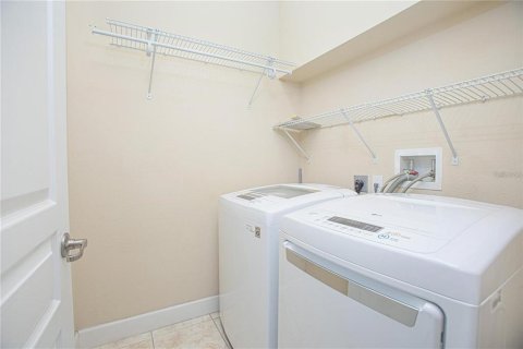 Townhouse in Orlando, Florida 3 bedrooms, 187.57 sq.m. № 2139331 - photo 4