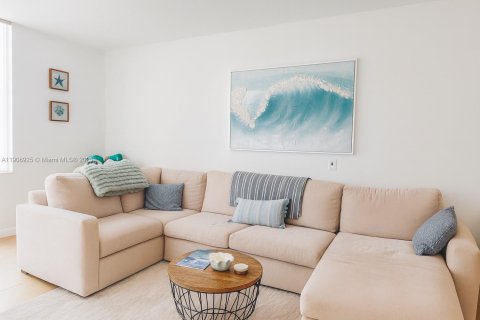 Кондоминиум с 2 спальнями в Форт-Лодердейл, Флорида № 2013694