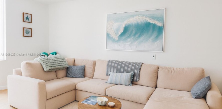 Кондоминиум с 2 спальнями в Форт-Лодердейл, Флорида № 2013694