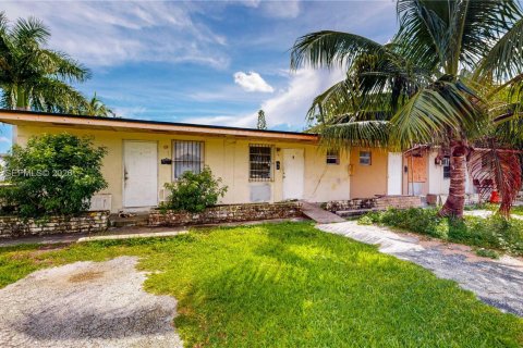 Commercial property in Florida City, Florida 211.82 sq.m. № 2019575