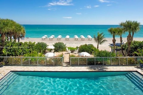 Кондоминиум с 2 спальнями в Санни-Айлс-Бич, Флорида № 2053655