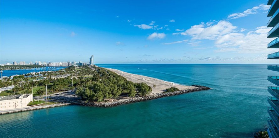 Condominio en Bal Harbour, Florida, 2 dormitorios № 2076833