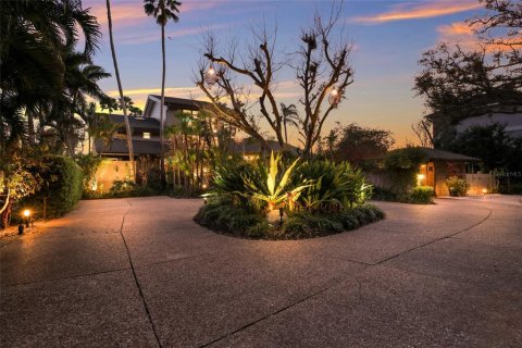 House in Bradenton, Florida 5 bedrooms, 450.95 sq.m. № 2166375 - photo 2