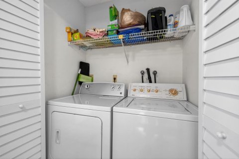 Condo in Lauderdale-by-the-Sea, Florida, 2 bedrooms  № 2085315 - photo 24
