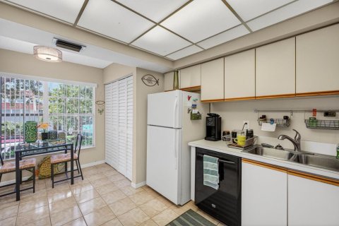Condo in Lauderdale-by-the-Sea, Florida, 2 bedrooms  № 2085315 - photo 19