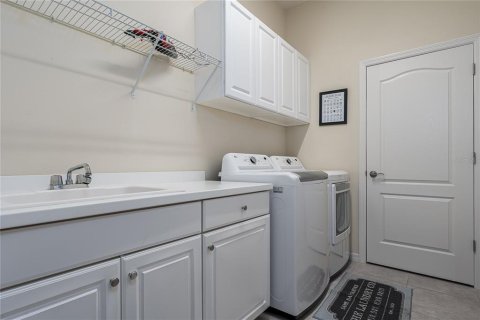 House in Bradenton, Florida 3 bedrooms, 209.87 sq.m. № 1839950 - photo 24