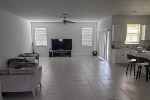 Townhouse in ANGELINE in Land O' Lakes, Florida 4 bedrooms, 229.1 sq.m. № 2201984 - photo 3