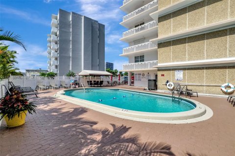 Copropriété à vendre à Hallandale Beach, Floride: 1 chambre, 66.89 m2 № 1726073 - photo 25