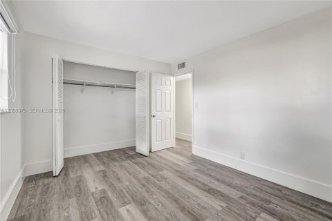 Condo in Hollywood, Florida, 2 bedrooms № 2186438 - photo 24