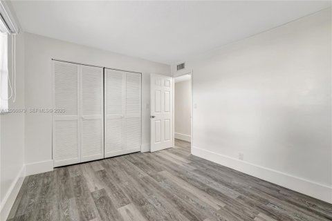 Condo in Hollywood, Florida, 2 bedrooms № 2186438 - photo 25