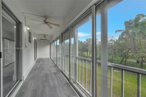 Condo in Hollywood, Florida, 2 bedrooms № 2186438 - photo 29