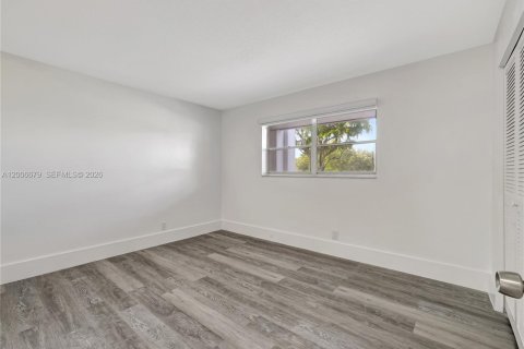 Condo in Hollywood, Florida, 2 bedrooms № 2186438 - photo 26