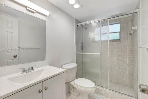 Condo in Hollywood, Florida, 2 bedrooms № 2186438 - photo 19