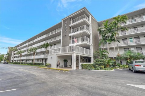Condo in Hollywood, Florida, 2 bedrooms  № 2186438