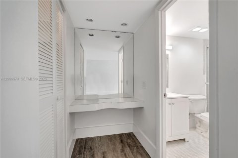 Condo in Hollywood, Florida, 2 bedrooms № 2186438 - photo 21