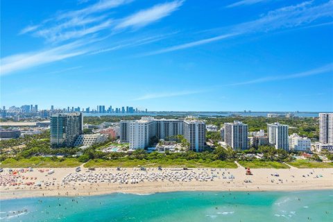Estudio en el Condominio en Miami Beach, Florida  № 2169200