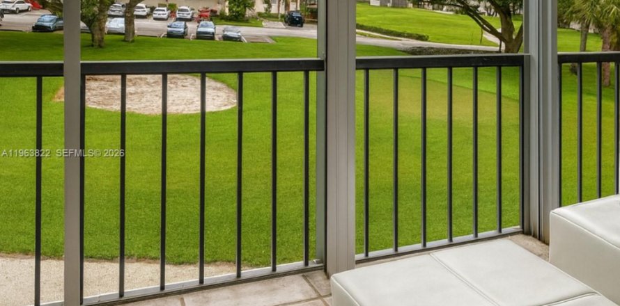 Кондоминиум с 2 спальнями в Пемброк-Пайнс, Флорида № 2025489