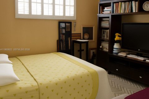 Снять в аренду кондоминиум в Пемброк-Пайнс, Флорида 2 спальни, 108.7м2, № 2025489 - фото 11