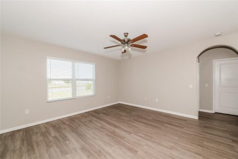 House in Bradenton, Florida 5 bedrooms, 240.99 sq.m. № 1680805 - photo 4