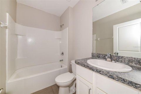 House in Bradenton, Florida 5 bedrooms, 240.99 sq.m. № 1680805 - photo 16