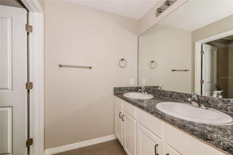 House in Bradenton, Florida 5 bedrooms, 240.99 sq.m. № 1680805 - photo 15