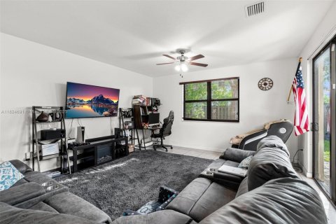 House in Homestead, Florida 3 bedrooms, 217.58 sq.m. № 1790519 - photo 11