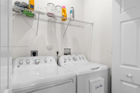 House in Homestead, Florida 3 bedrooms, 217.58 sq.m. № 1790519 - photo 28
