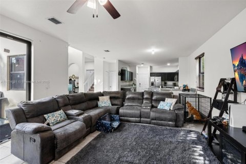 House in Homestead, Florida 3 bedrooms, 217.58 sq.m. № 1790519 - photo 13