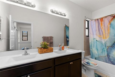 House in Homestead, Florida 3 bedrooms, 217.58 sq.m. № 1790519 - photo 27
