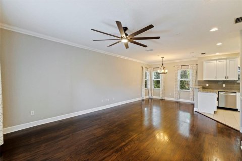 Townhouse in Saint Petersburg, Florida 3 bedrooms, 156.08 sq.m. № 2156101 - photo 9