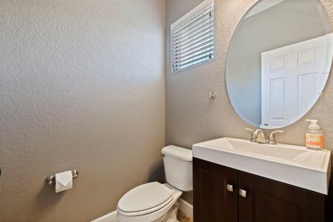 Townhouse in Saint Petersburg, Florida 3 bedrooms, 156.08 sq.m. № 2156101 - photo 17