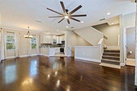 Townhouse in Saint Petersburg, Florida 3 bedrooms, 156.08 sq.m. № 2156101 - photo 10