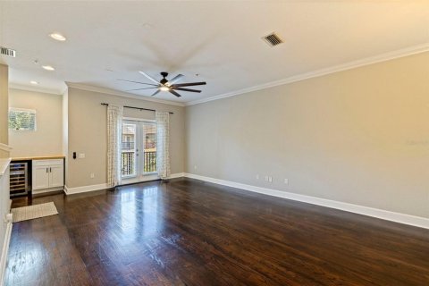 Townhouse in Saint Petersburg, Florida 3 bedrooms, 156.08 sq.m. № 2156101 - photo 8