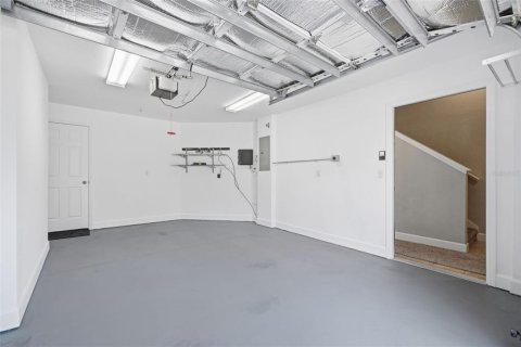 Townhouse in Saint Petersburg, Florida 3 bedrooms, 156.08 sq.m. № 2156101 - photo 7