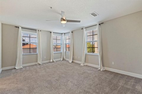 Townhouse in Saint Petersburg, Florida 3 bedrooms, 156.08 sq.m. № 2156101 - photo 21