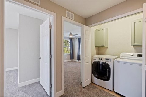 Townhouse in Saint Petersburg, Florida 3 bedrooms, 156.08 sq.m. № 2156101 - photo 20