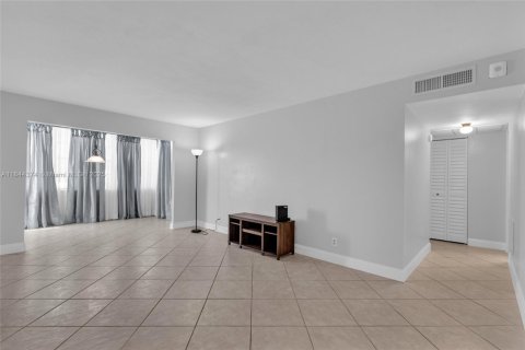 Copropriété à louer à Plantation, Floride: 2 chambres, 97.92 m2 № 1839617 - photo 14