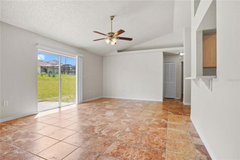 House in Davenport, Florida 3 bedrooms, 125.23 sq.m. № 2358427 - photo 9