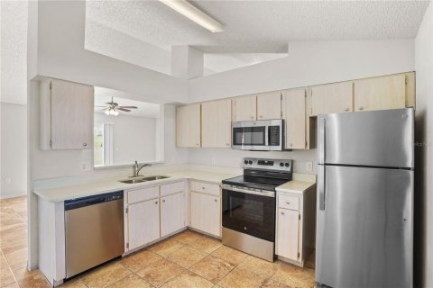House in Davenport, Florida 3 bedrooms, 125.23 sq.m. № 2358427 - photo 10