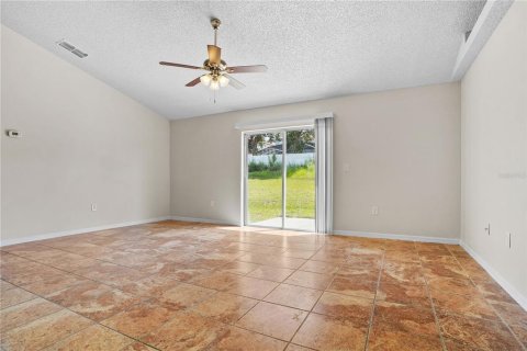 House in Davenport, Florida 3 bedrooms, 125.23 sq.m. № 2358427 - photo 6