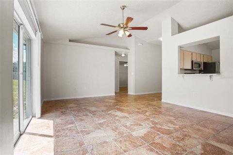 House in Davenport, Florida 3 bedrooms, 125.23 sq.m. № 2358427 - photo 8