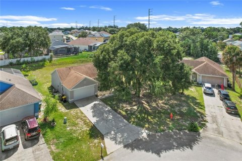 House in Davenport, Florida 3 bedrooms, 125.23 sq.m. № 2358427 - photo 25