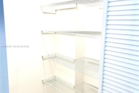 Copropriété à louer à Hallandale Beach, Floride: 1 chambre, 76.18 m2 № 2084292 - photo 7